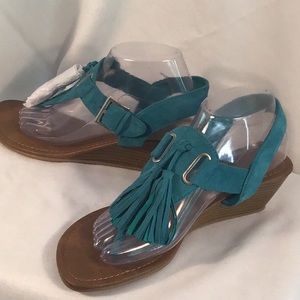 Madden Girl size 8 1/2 sandal turquoise straps
